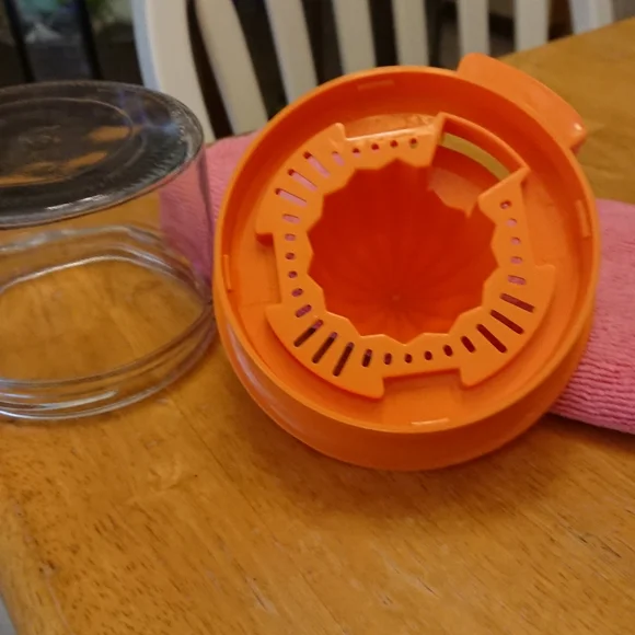 - Manual juicer.. REAMER - Picture 9 of 13